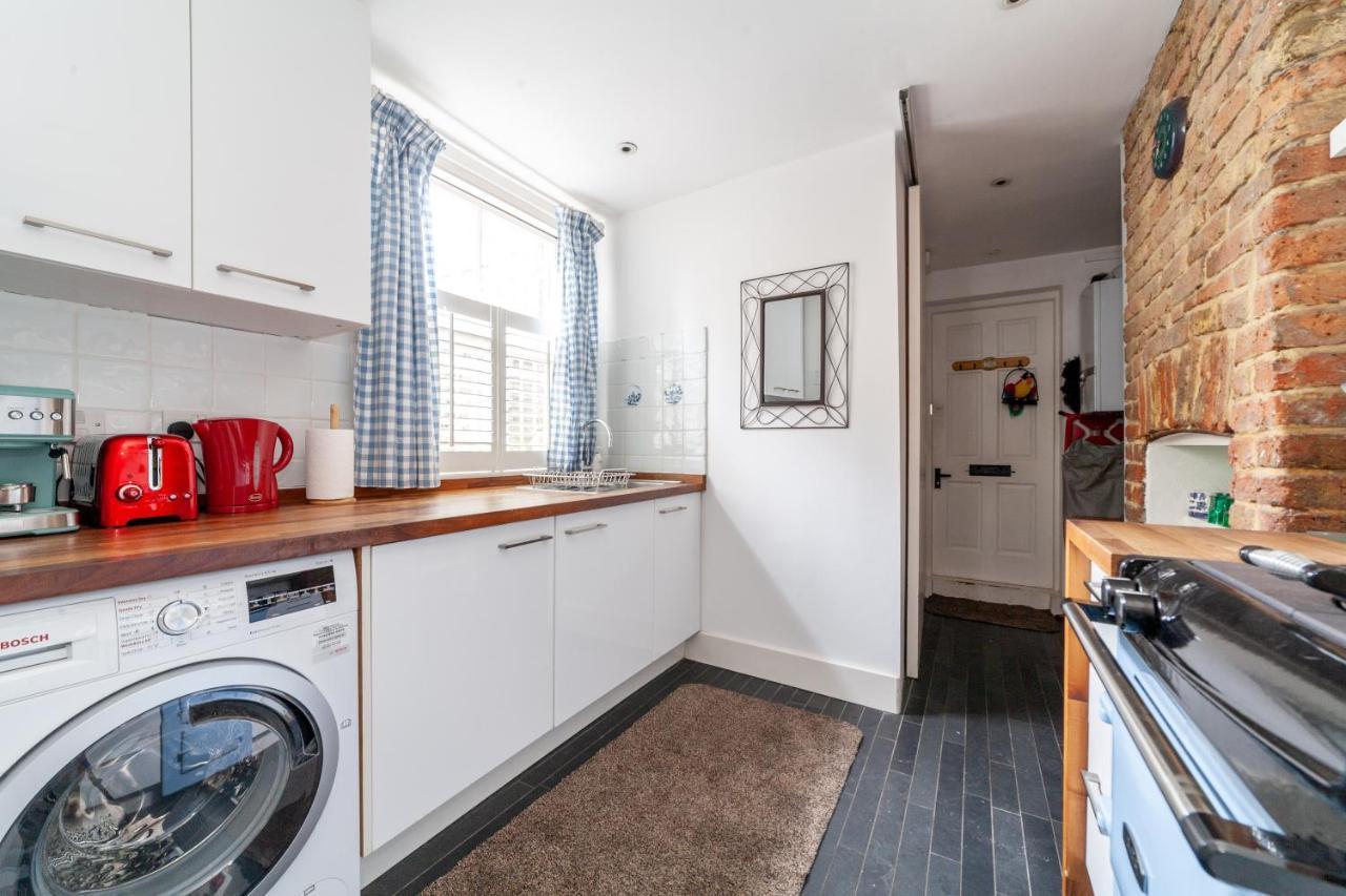 Charming And Spacious 1 Bedroom Flat In Battersea Londra